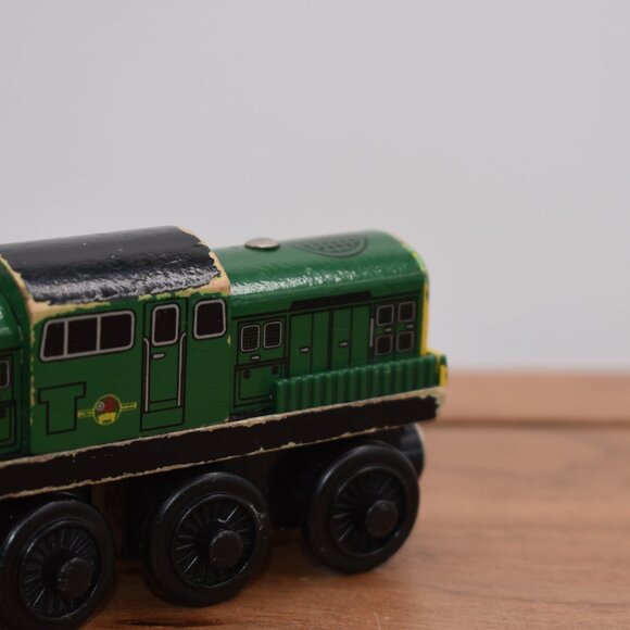 Derek 2003 Thomas the Tank & Friends Wooden Railway Learning Curve Round Magnet - Picture 4 of 10